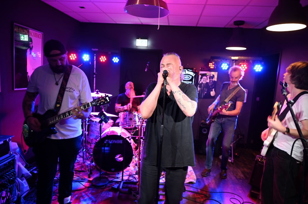 ../Images/10 jaar Ro's Barbershop 365.jpg